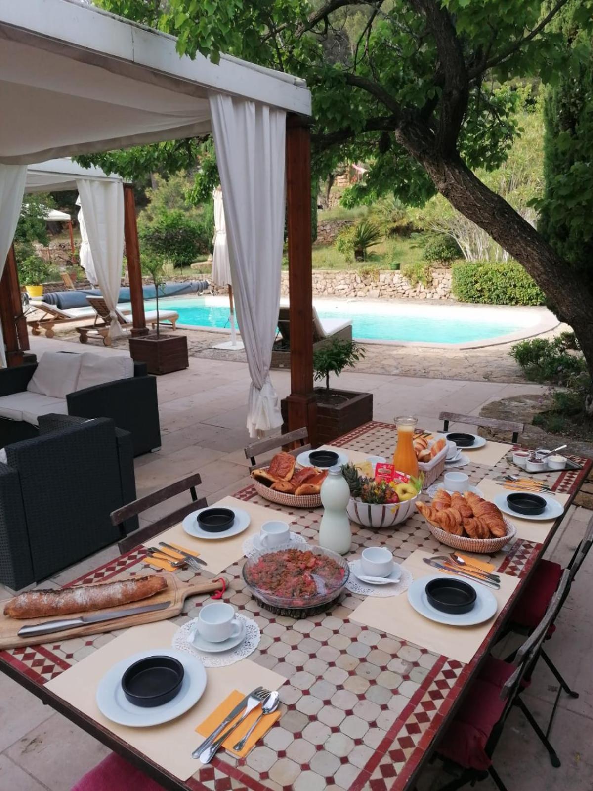 Bed and Breakfast Mas Lei Bancau Le Beausset Exterior foto